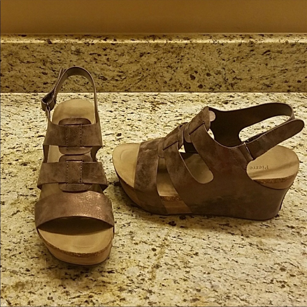 Pierre Dumas Wedges